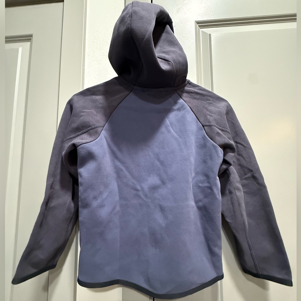 Boy’s Nike Tech Hooded Sweatshirt - Picture 4 of 5